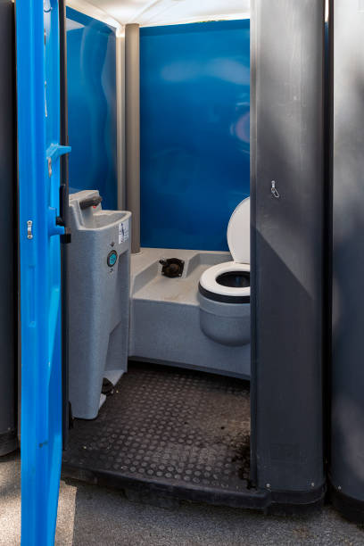 Best Porta potty rental near me  in Newton, IA